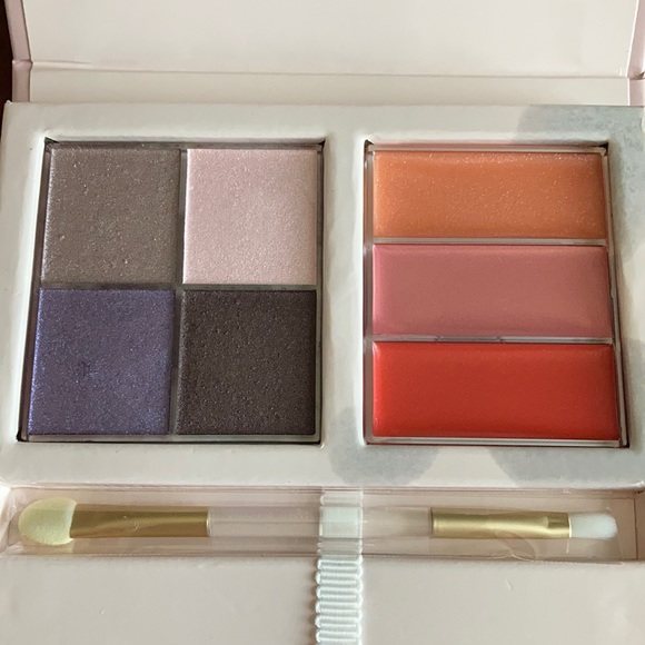 Mary Kay Patricia Bonaldi Into the Garden Lip & Eye Color Compact - Picture 8 of 10